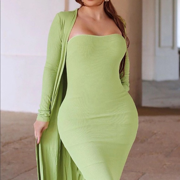 ⭐️JUST SOLD!⭐️ - Picture 2 of 3